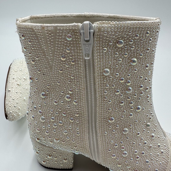 Women’s Pearl Bridal Booties Sz 7 - Picture 7 of 9